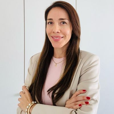 Natalia, 44
