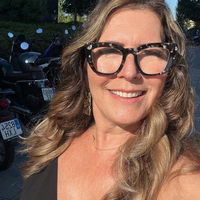 Laura, 56