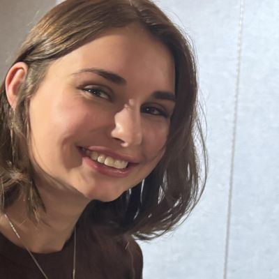 Ava, 24