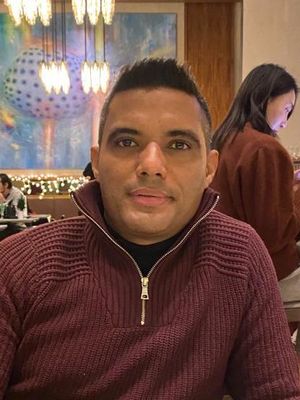 Luis, 48
