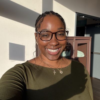 Angy, 28
