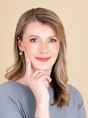 Ivana, 39