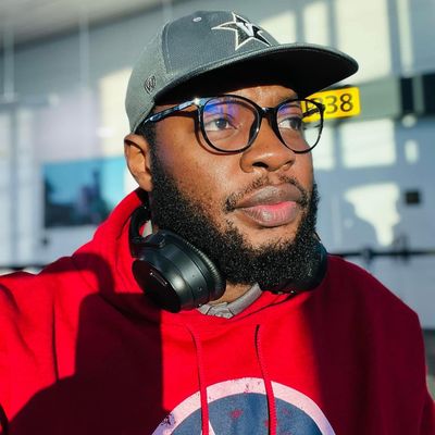 Noel, 33