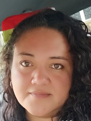 Claudia, 37