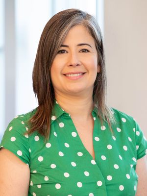Priscila, 48