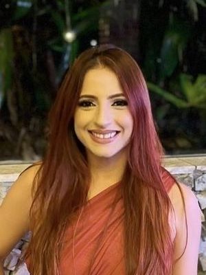 Larissa, 30