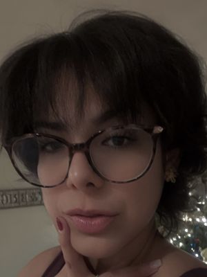 Dee, 40