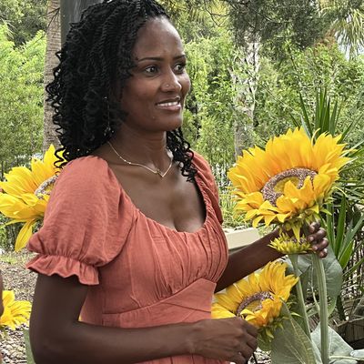 Lia, 32