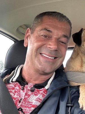 Esteban, 53
