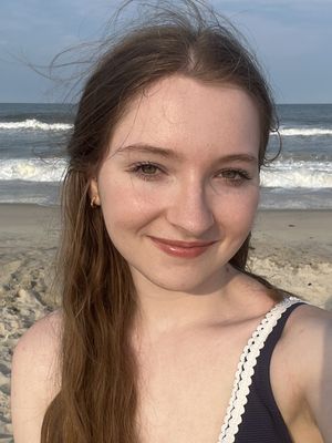 Caitlin, 22