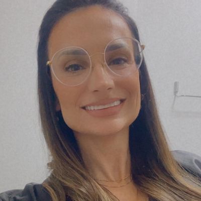 Fernanda, 39