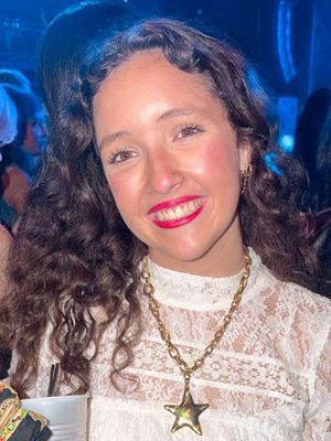 Sophie, 22