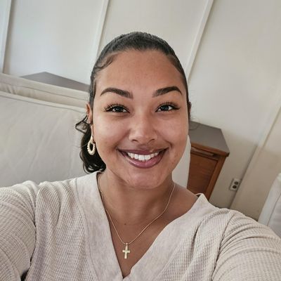 Gabrielle, 25