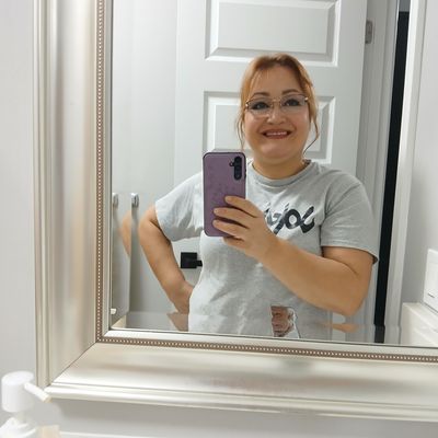 Sandra, 50