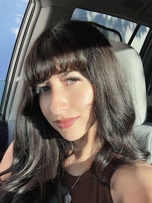 Daniella, 29