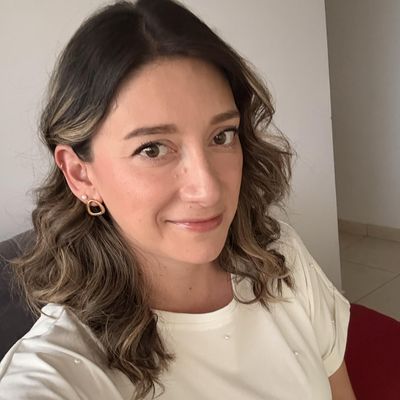 Juliana, 41