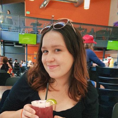 Emma, 21