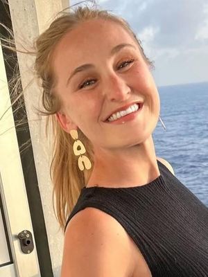 Mia, 26
