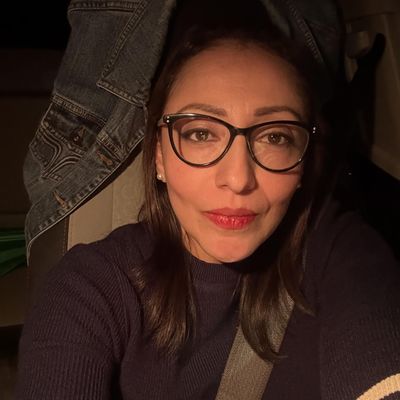 Jenny, 44