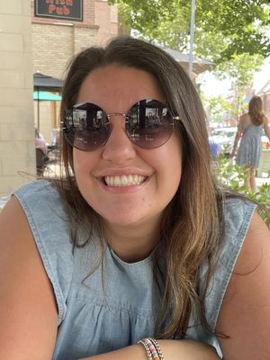 Lauren, 26