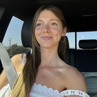 Elena, 27