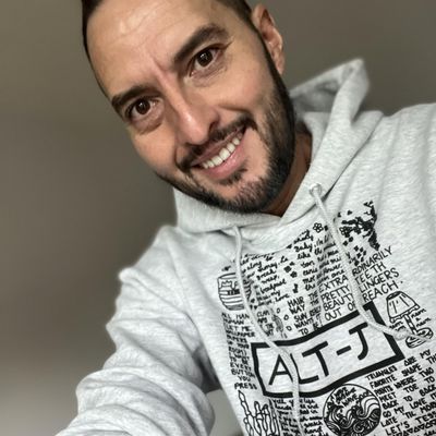 Daniel, 44