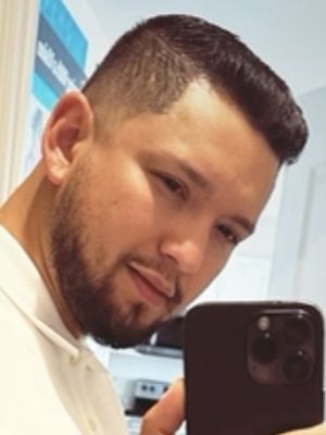 Alejandro, 34