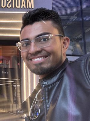 Carlos, 31