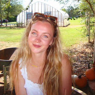 Claire, 33