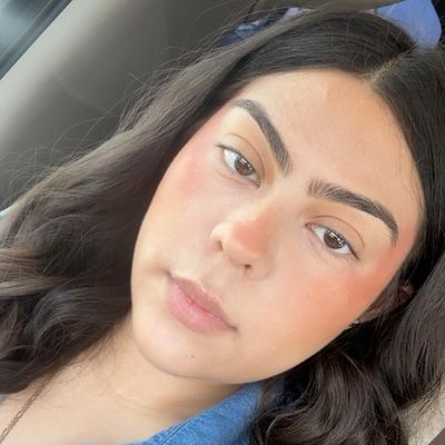 Jennifer, 23