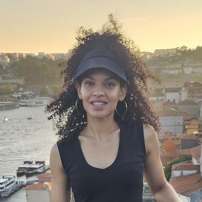Anna, 33