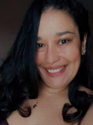Olga Lucia, 48