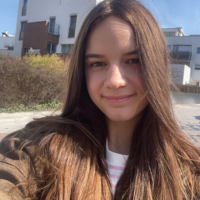 Laura, 19