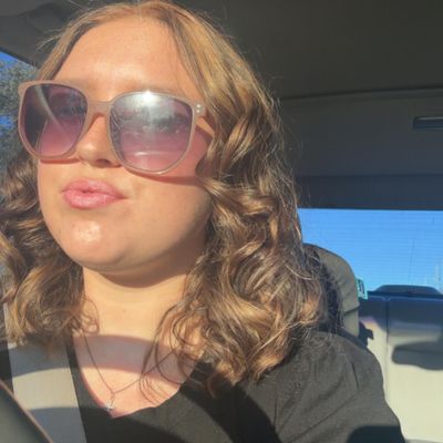 Emma, 22
