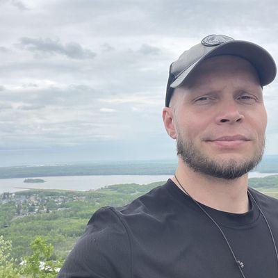 Bruce, 33