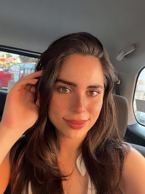 Sophie, 27