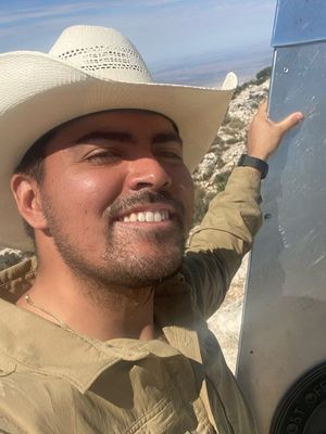 Alejandro, 30