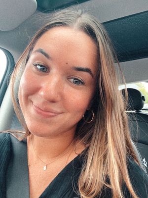 Emma, 26