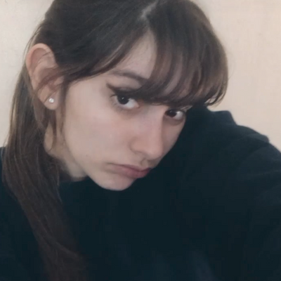 Pia, 19