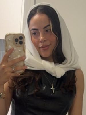 Sarah, 27