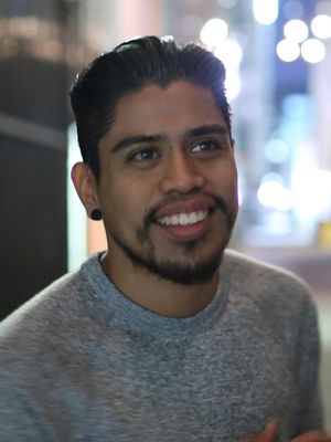 Luis, 32