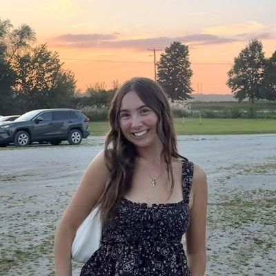 Nicole, 19