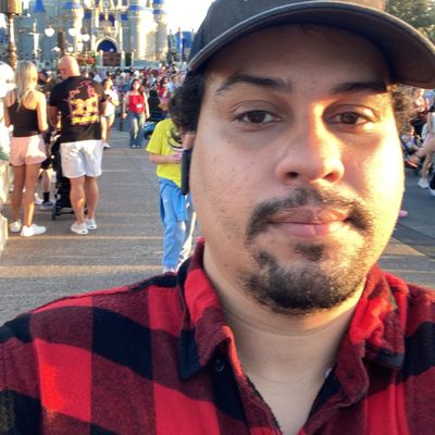 Daniel, 30