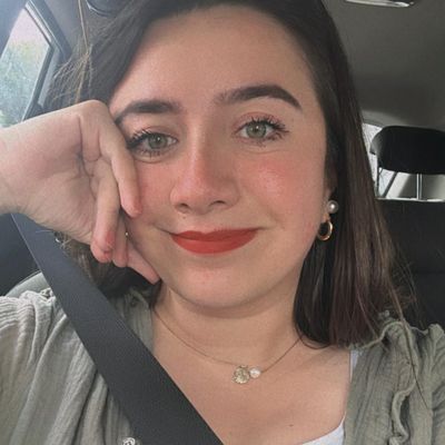 Amira, 31