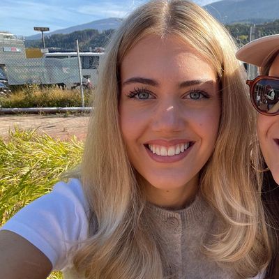Sophia, 25