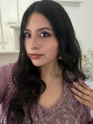 Dyana, 27