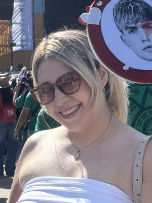 Daniela, 26