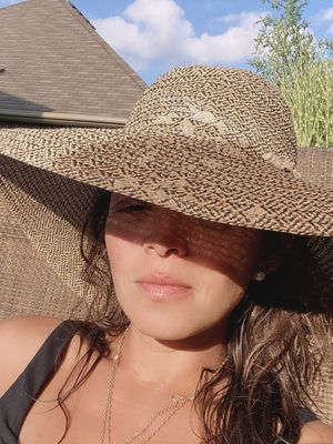 Dominique, 40
