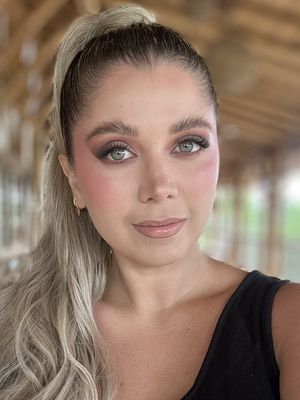 Maria Camila, 33