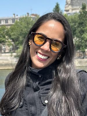 Julia, 30